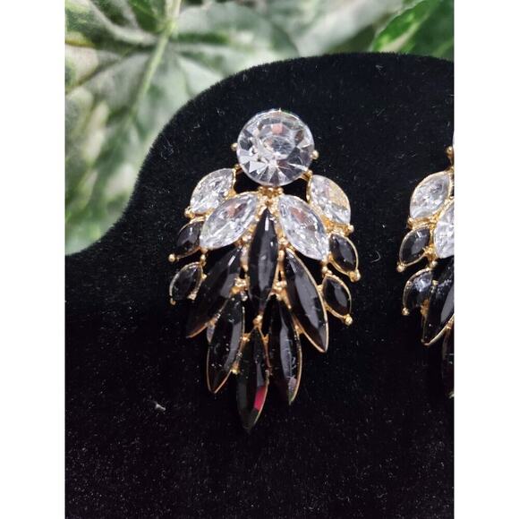 Women's Black Crystal Rhinestone Flower Shape Beautiful Gift Earrings Set - Picture 4 of 8